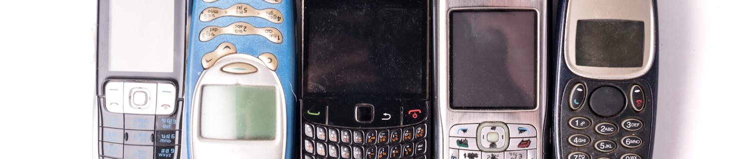 Gamla mobiler Mobile Phone Museum har just nu fler än 2 100 olika mobiler.